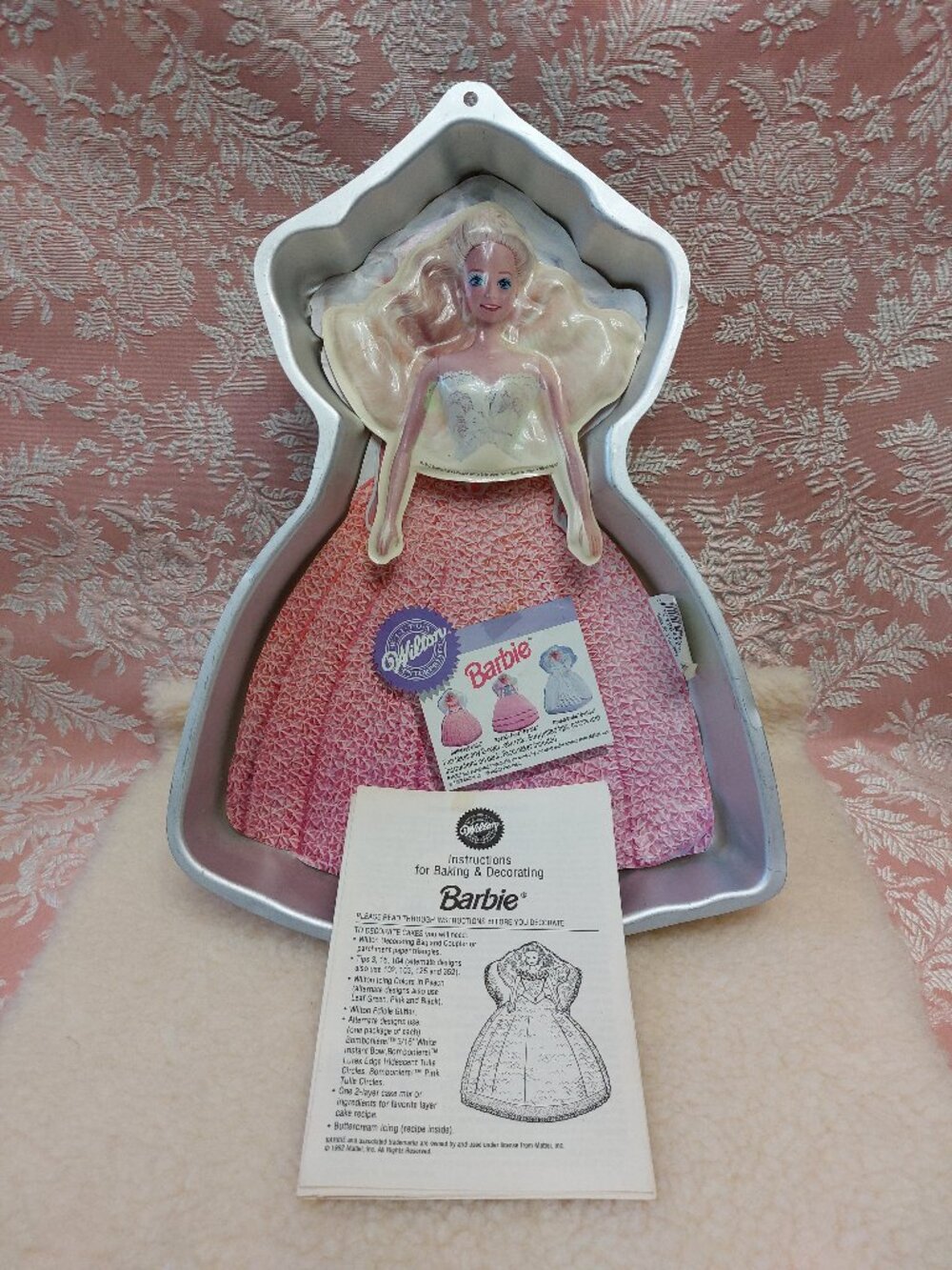 Vintage 1992 Wilton Barbie Aluminum Cake Pan w/Instruct & Barbie 3D Face-Maker